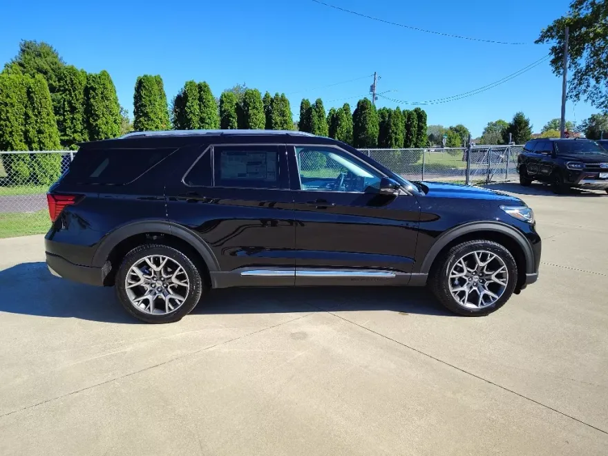 2025 Ford Explorer Platinum photo 1