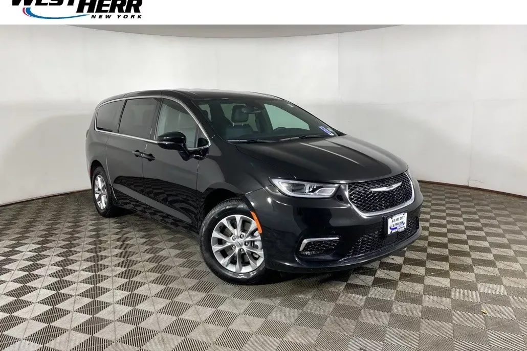 2025 Chrysler Pacifica photo 1