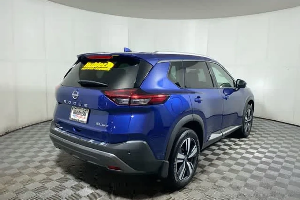 2023 Nissan Rogue SL photo 1