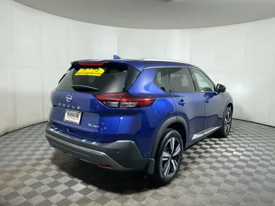 2023 Nissan Rogue SL photo 1