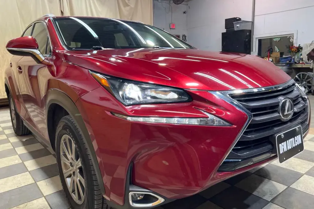 2017 Lexus NX 200t Luxury photo 1