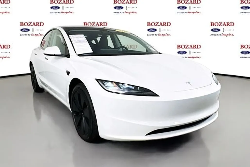 2025 Tesla Model 3 Long Range photo 1