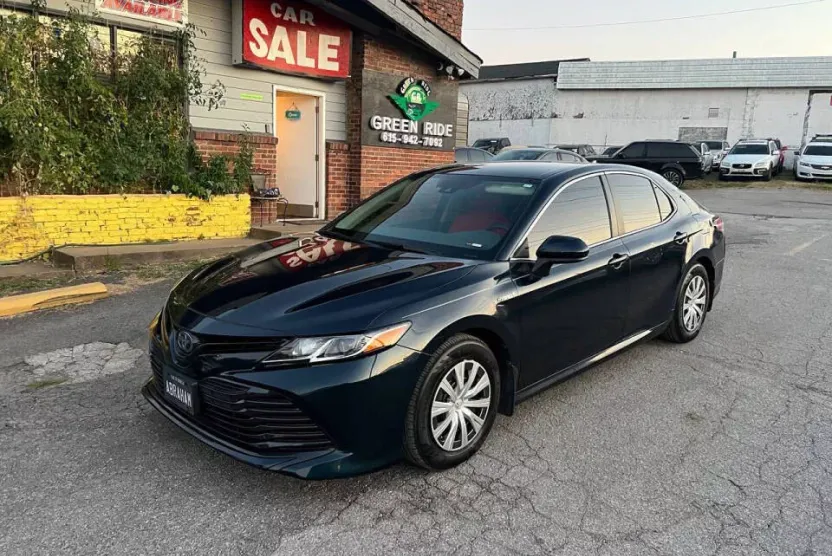 2020 Toyota Camry Hybrid LE photo 1