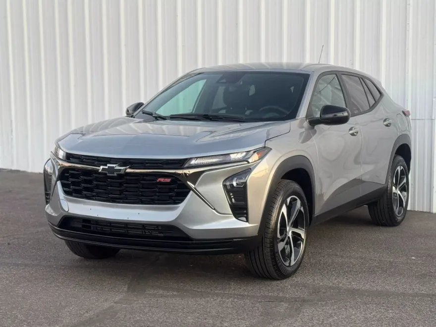 2024 Chevrolet Trax photo 1