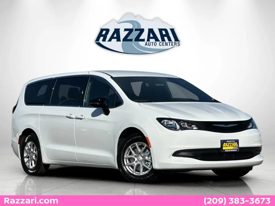 2025 Chrysler Voyager LX photo 1