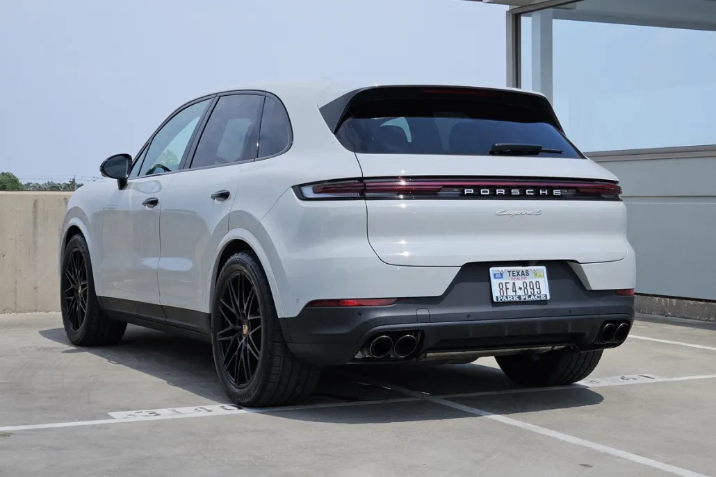 2025 Porsche Cayenne S photo 1