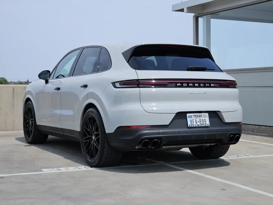 2025 Porsche Cayenne S photo 1