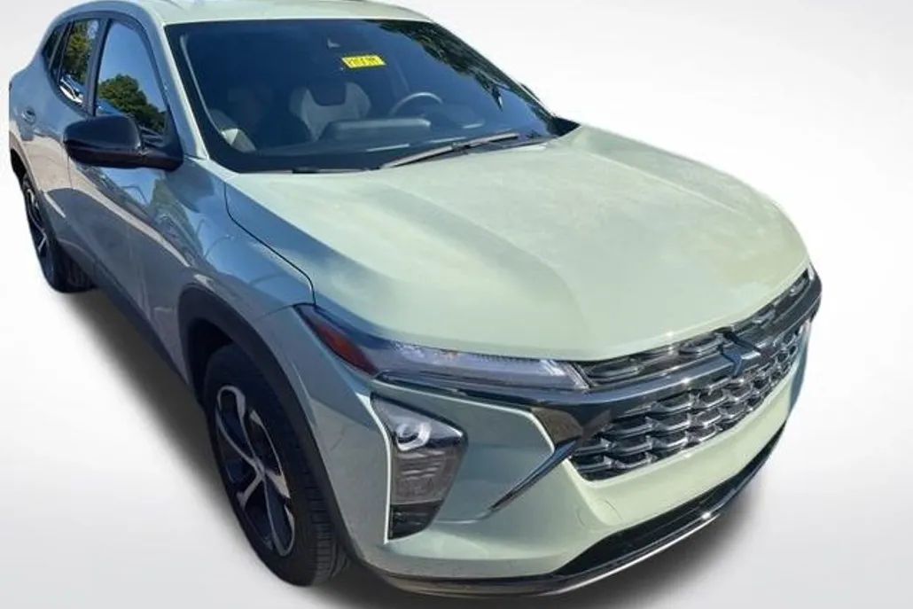 2024 Chevrolet Trax photo 1