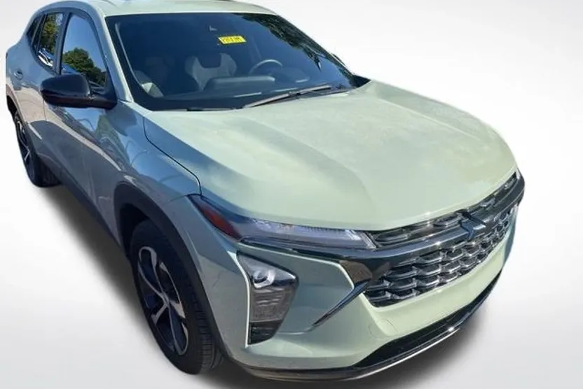 2024 Chevrolet Trax photo 1