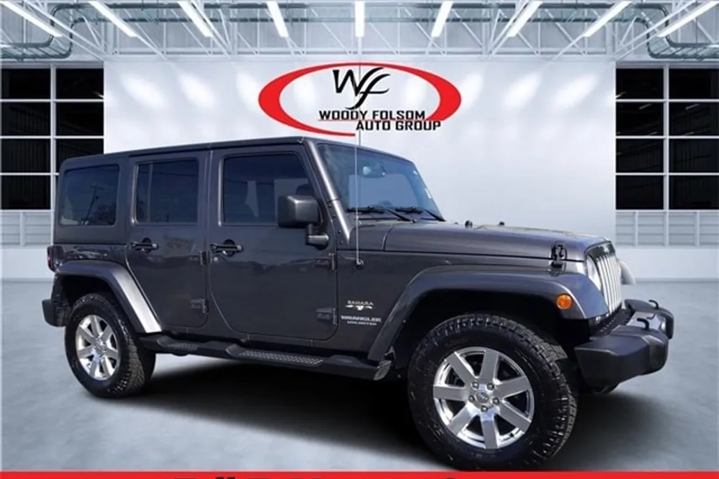 2016 Jeep Wrangler Unlimited Sahara photo 1