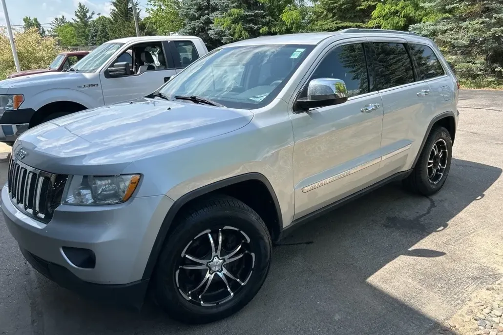2012 Jeep Grand Cherokee Laredo photo 1