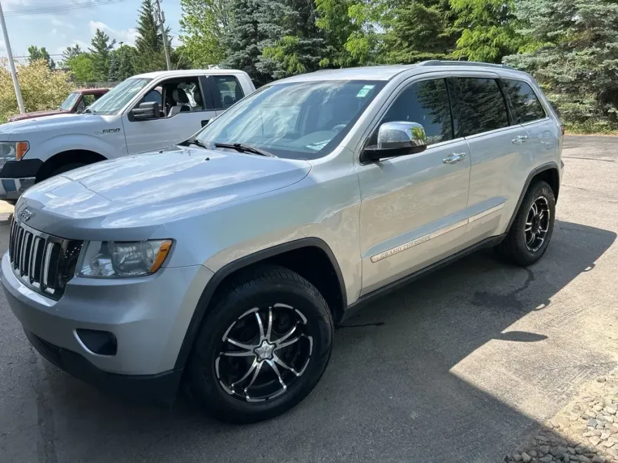 2012 Jeep Grand Cherokee Laredo photo 1