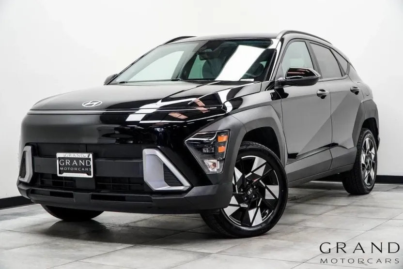 2025 Hyundai Kona SEL photo 1