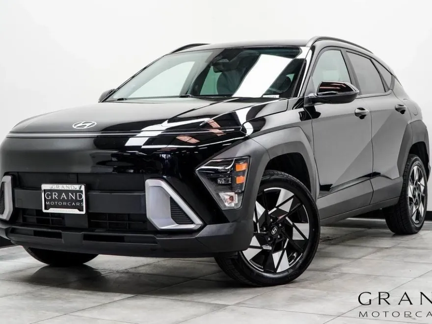 2025 Hyundai Kona SEL photo 1