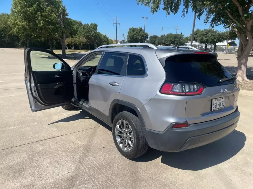 2019 Jeep Cherokee Latitude photo 1