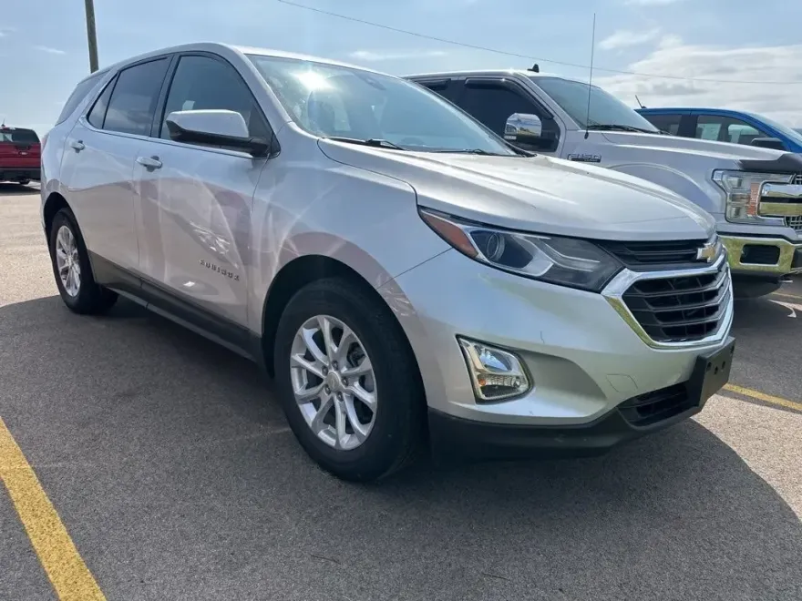 2020 Chevrolet Equinox LT photo 1