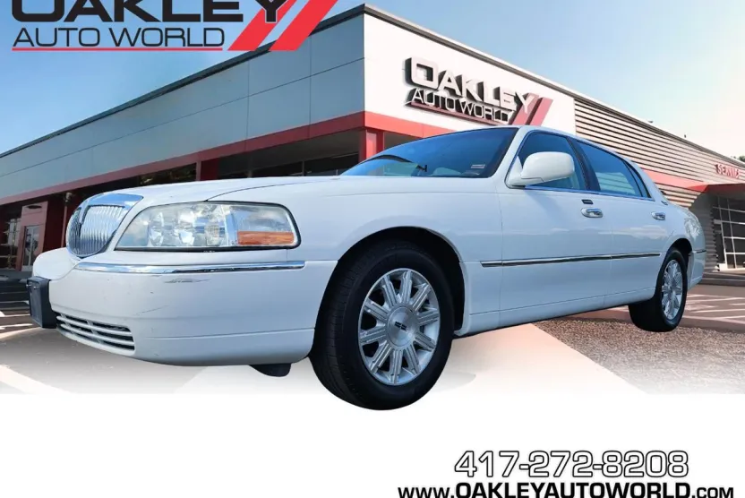 2010 Lincoln Town Car Signature Limited photo 1