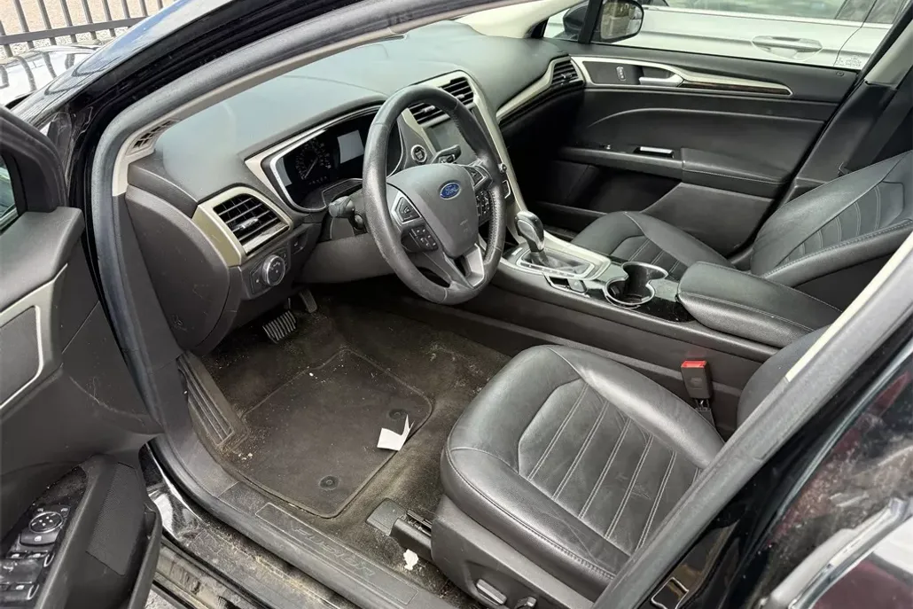 2016 Ford Fusion SE photo 1