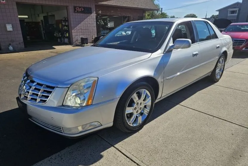 2009 Cadillac DTS photo 1