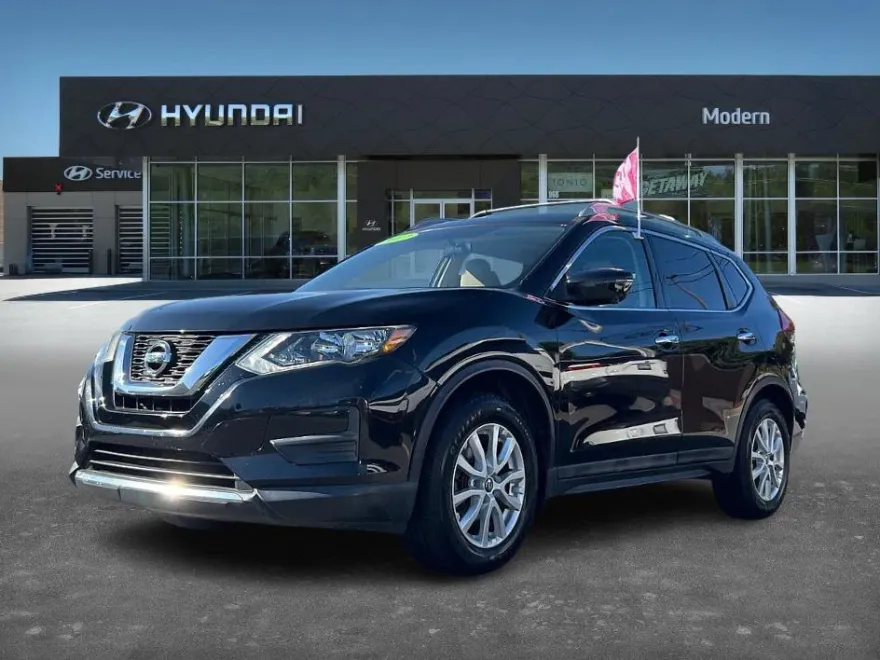 2017 Nissan Rogue SV photo 1