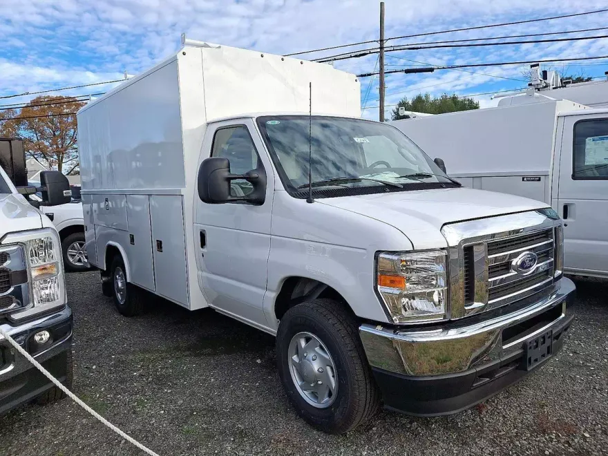 2025 Ford E-350 Base photo 1