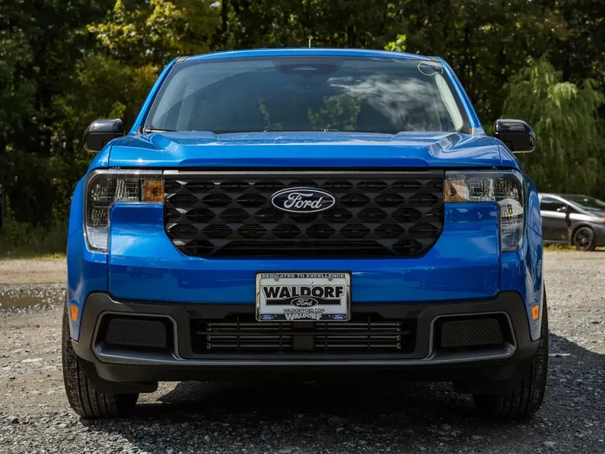 2025 Ford Maverick XLT photo 1