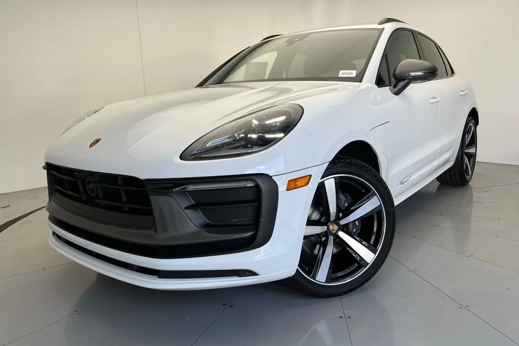 2025 Porsche Macan T photo 1