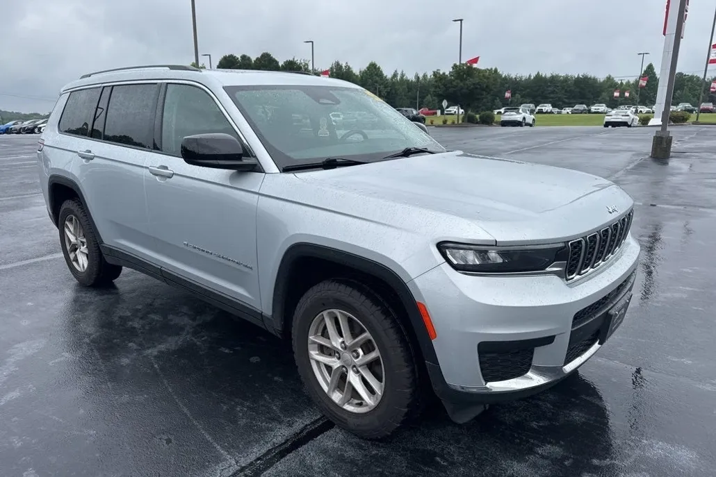 2021 Jeep Grand Cherokee Laredo photo 1
