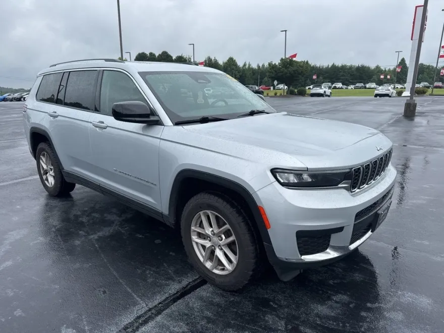 2021 Jeep Grand Cherokee Laredo photo 1