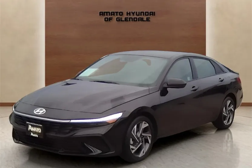 2025 Hyundai Elantra SEL Sport photo 1