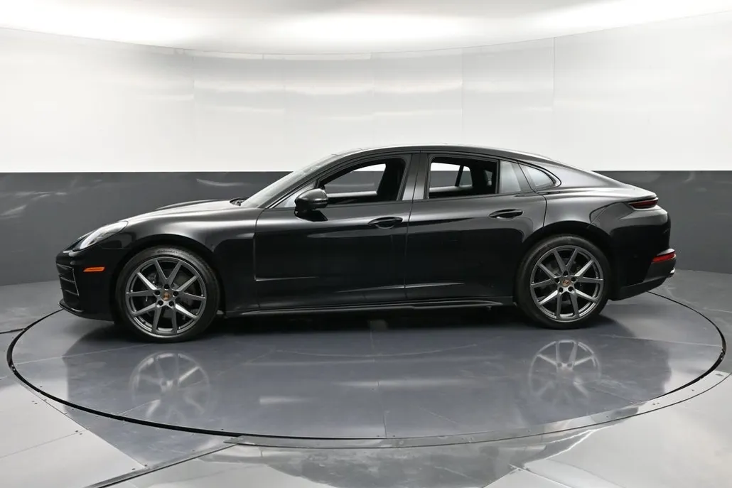 2025 Porsche Panamera 4 photo 1