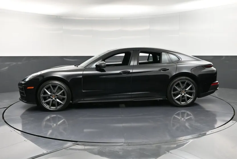 2025 Porsche Panamera 4 photo 1