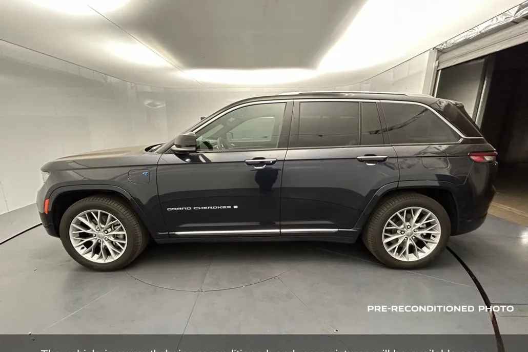 2023 Jeep Cherokee Summit Reserve 4xe photo 1