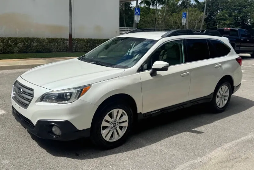 2017 Subaru Outback 2.5i Premium photo 1