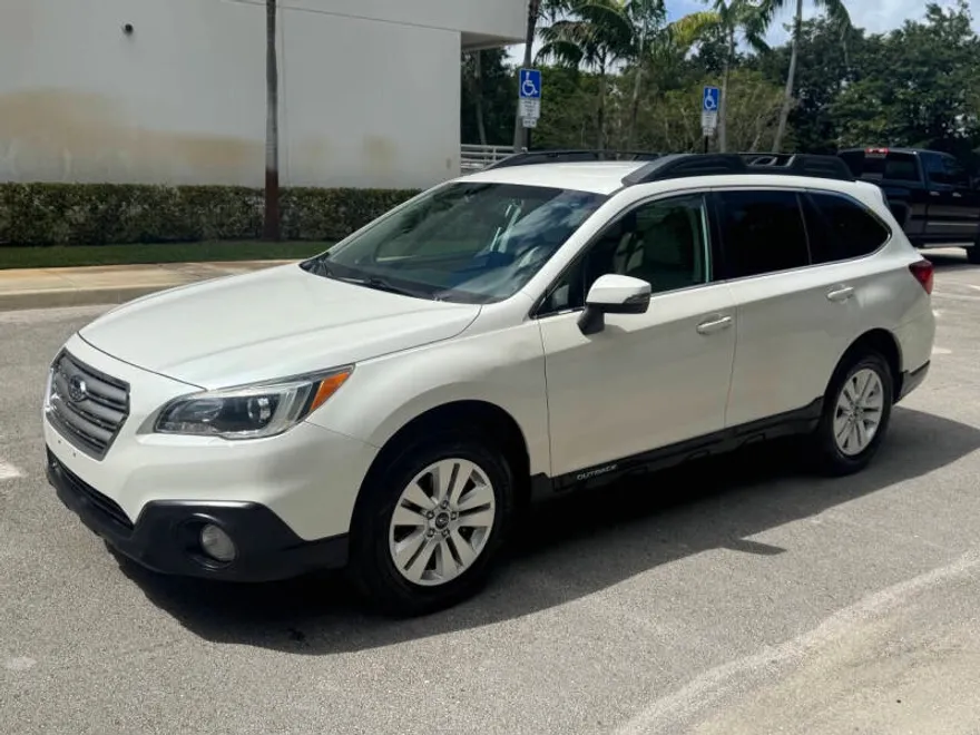 2017 Subaru Outback 2.5i Premium photo 1
