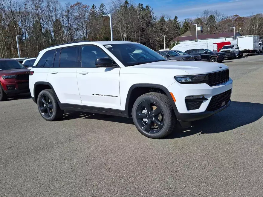 2024 Jeep Grand Cherokee Limited photo 1