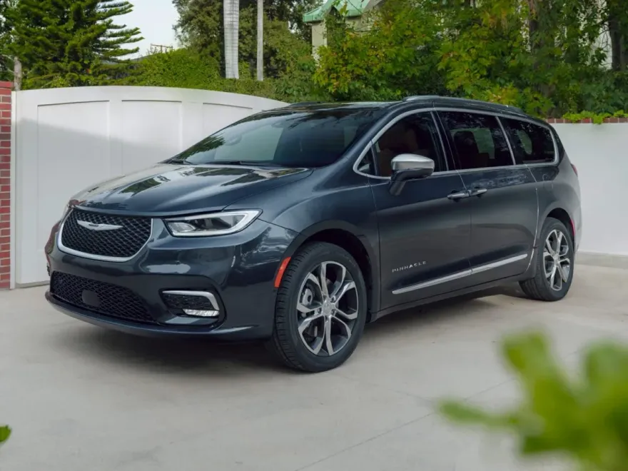 2022 Chrysler Pacifica Touring L photo 1