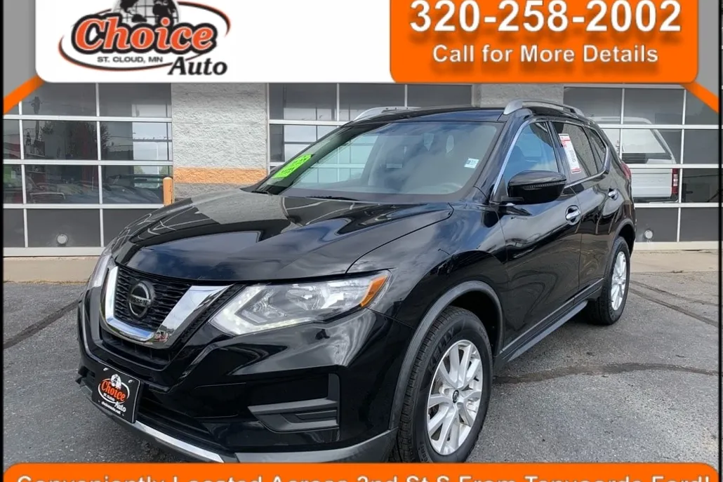 2018 Nissan Rogue SV photo 1