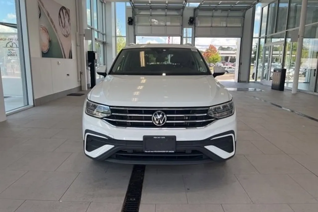 2022 Volkswagen Tiguan SE photo 1