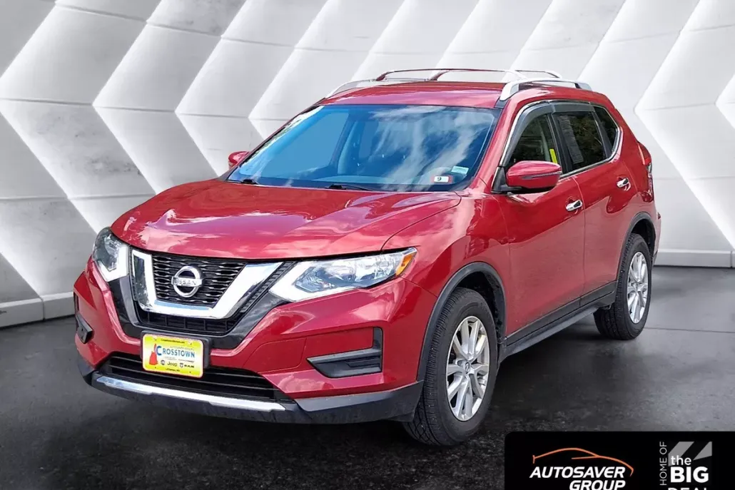 2017 Nissan Rogue SV photo 1
