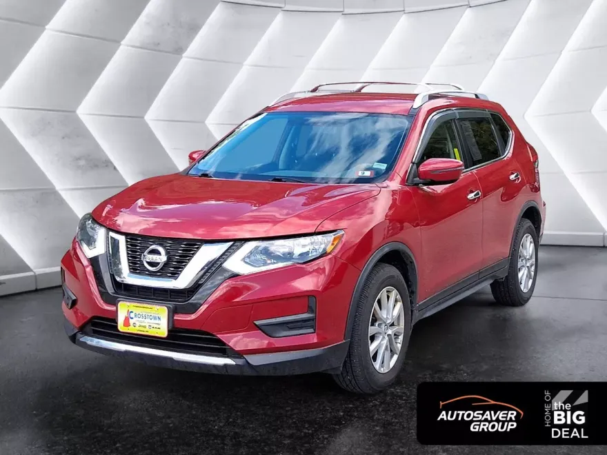 2017 Nissan Rogue SV photo 1