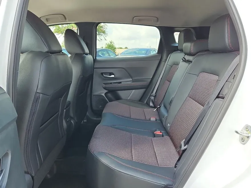 2025 Nissan Kicks SR photo 1