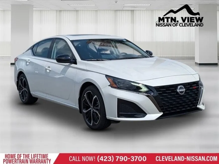 2025 Nissan Altima SR photo 1