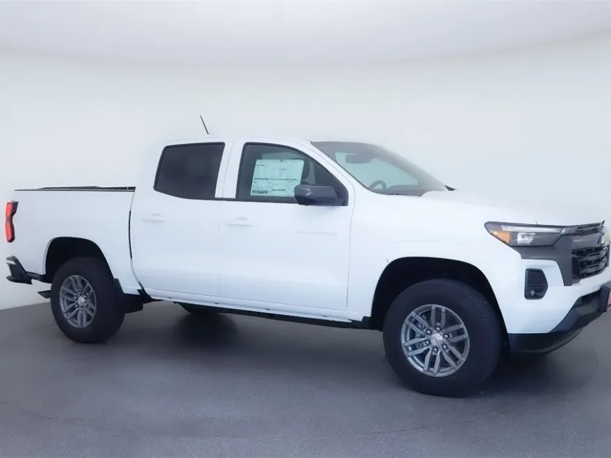2026 Chevrolet Colorado LT photo 1