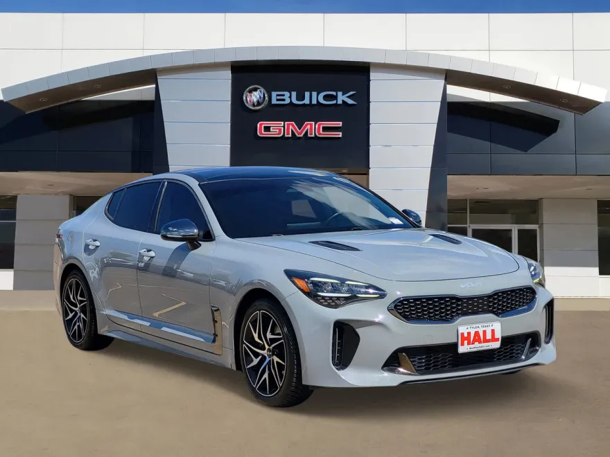 2022 Kia Stinger GT-Line photo 1