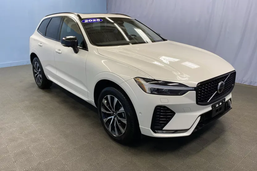 2025 Volvo XC60 Plus photo 1