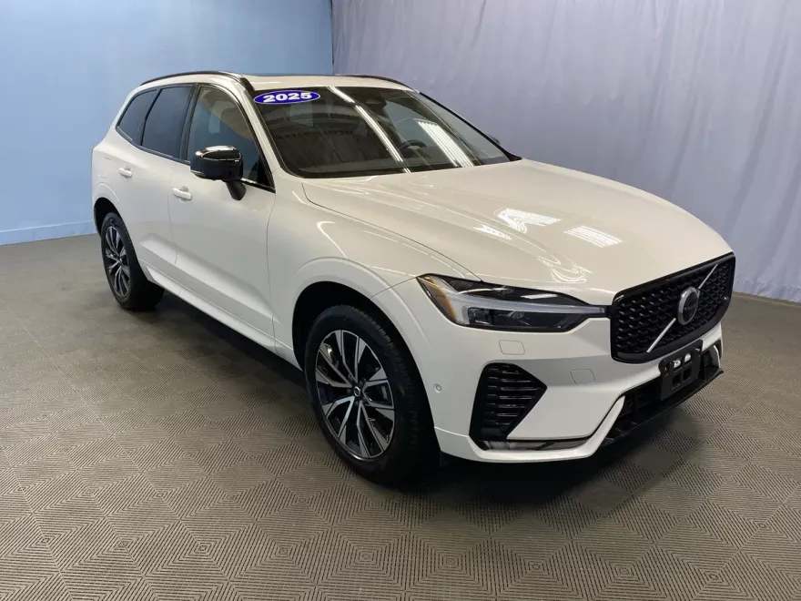 2025 Volvo XC60 Plus photo 1