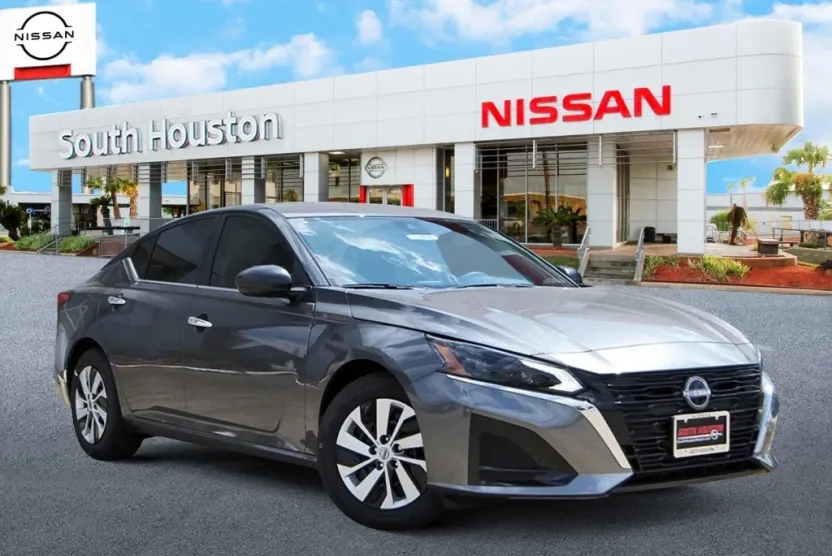2025 Nissan Altima S photo 1