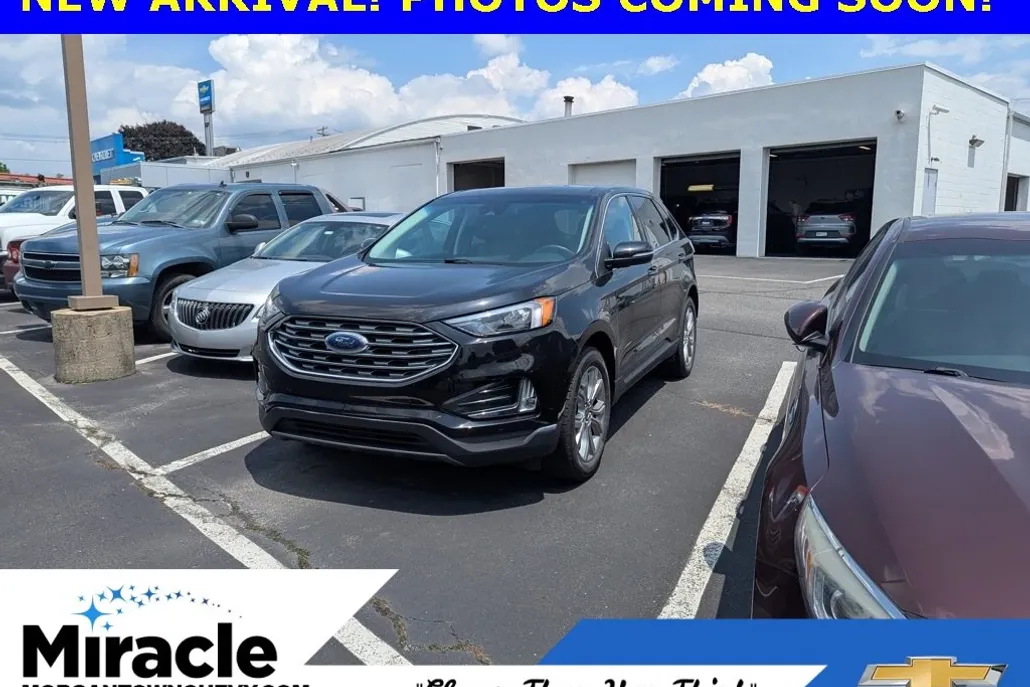 2022 Ford Edge Titanium photo 1