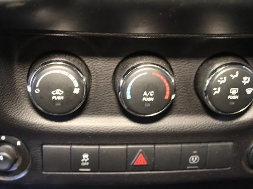 2014 Jeep Wrangler Sahara photo 16